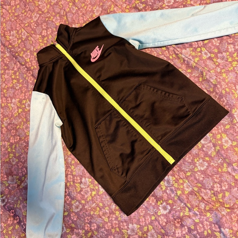 2 piece Nike Kids set with Black and Light Blue